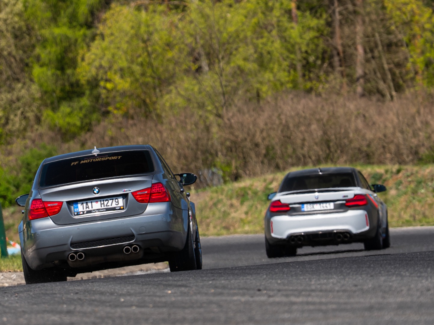 Supercars na závodním okruhu