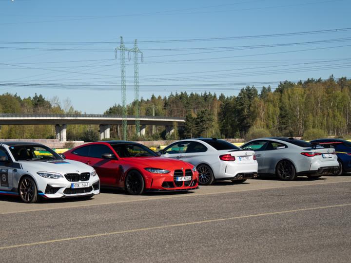 Mercedes AMG v alpských serpentinách